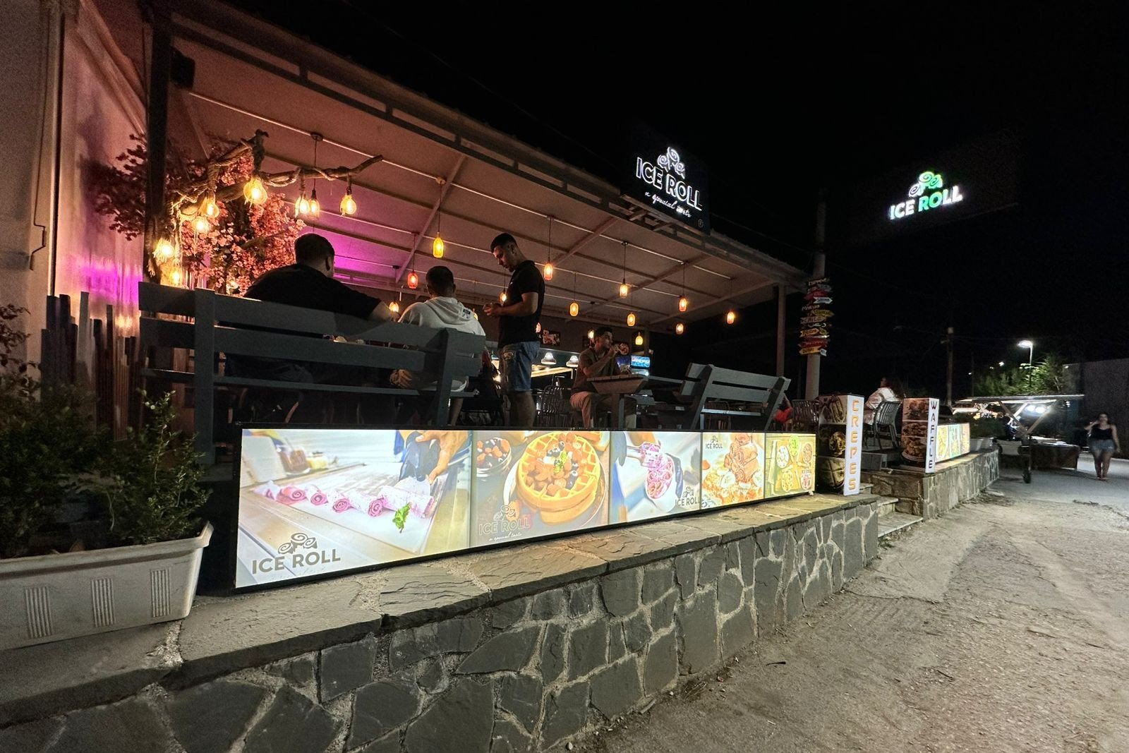 Ice Roll Albania - fresh ice creams, crepes, waffles, pancakes, coffee, lounge are with music in Saranda & Ksamil