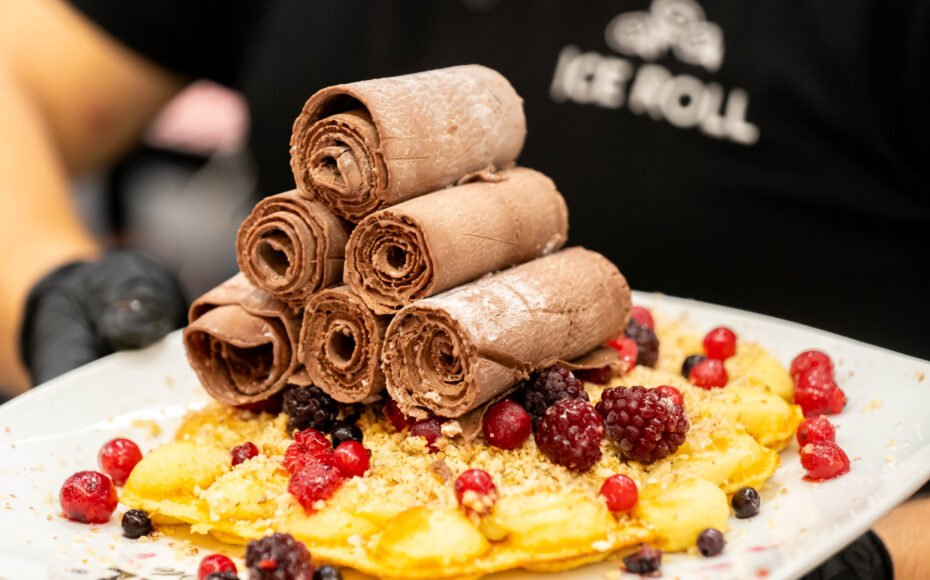 Ice Roll Albania - fresh ice creams, crepes, waffles, pancakes, coffee, lounge are with music in Saranda & Ksamil