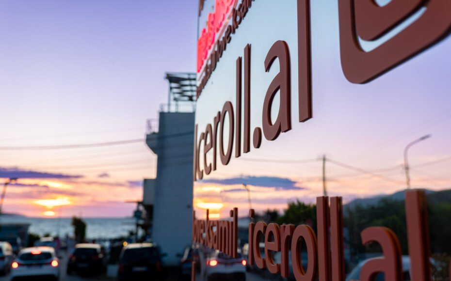 Ice Roll Albania - fresh ice creams, crepes, waffles, pancakes, coffee, lounge are with music in Saranda & Ksamil