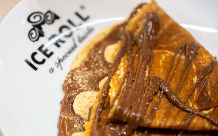 Ice Roll Albania - fresh ice creams, crepes, waffles, pancakes, coffee, lounge are with music in Saranda & Ksamil